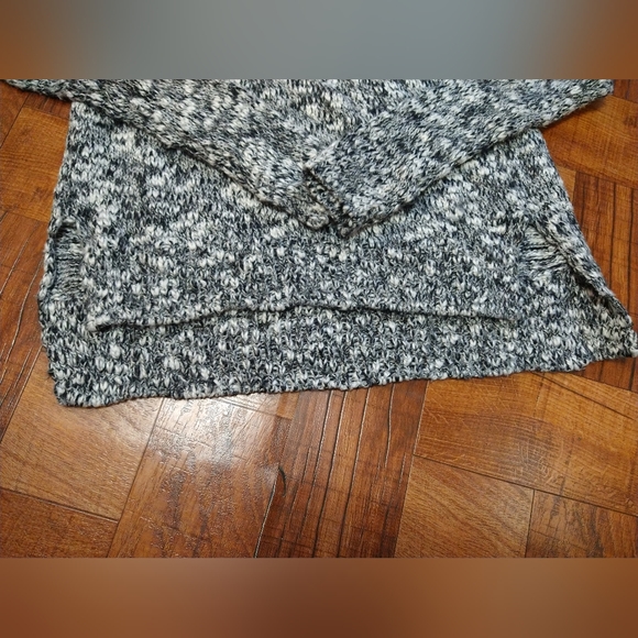 Abercrombie & Fitch Adin Sweater Long Sleeve Knit White Black Gray Women's Small - Picture 4 of 4